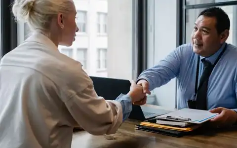 Agentur für Arbeit: Məşğulluq Agentliyi