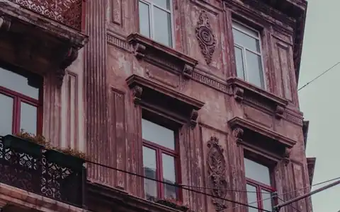 Altbau: köhnə tikili