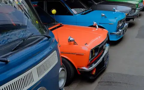 Auto: avtomobil