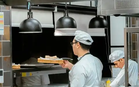 Bäcker / Bäckerin: çörəkçi