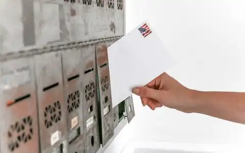 Briefkasten: poçt qutusu