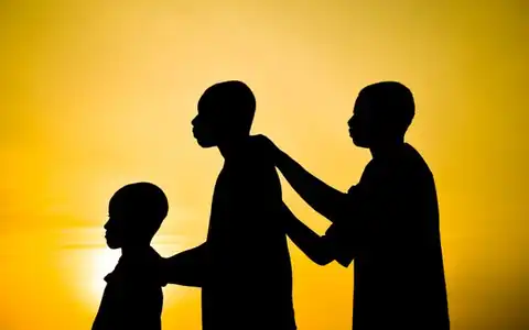 Bruder: qardaş