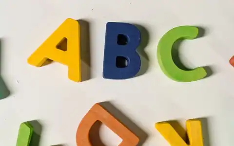 Buchstabe: hərf