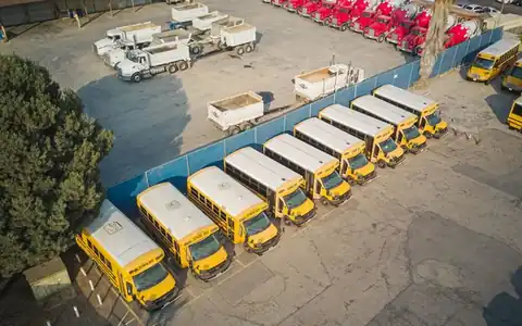 Bus: avtobus