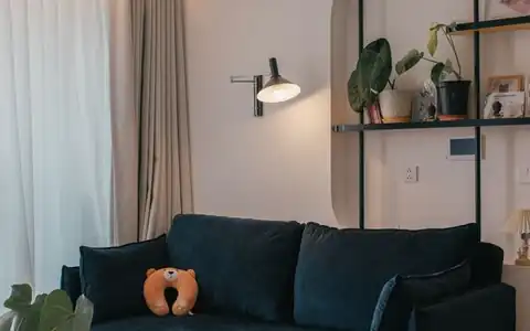 Couch: divan