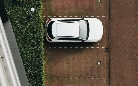 Fahrzeug: nəqliyyat vasitəsi