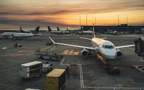 Flughafen: hava limanı