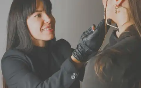 Friseur / Friseurin: bərbər