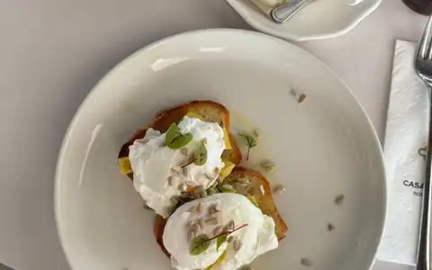 Frühstück: səhər yeməyi