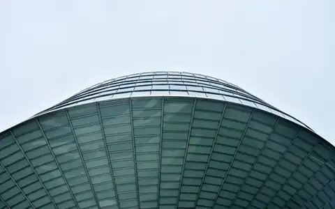 Gebäude: bina