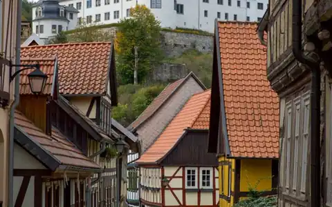 Hauptstadt: paytaxt