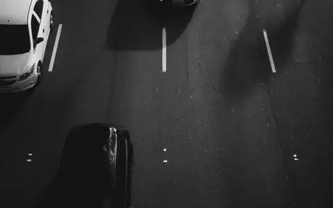 Kraftfahrzeug: motorlu nəqliyyat vasitəsi