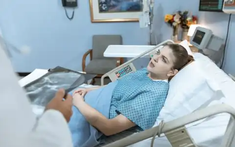 Krankenhaus: xəstəxana