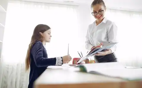 Lehrer / Lehrerin: müəllim