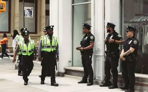 Polizist / Polizistin: polis işçisi