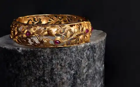 Schmuck: zinət əşyaları
