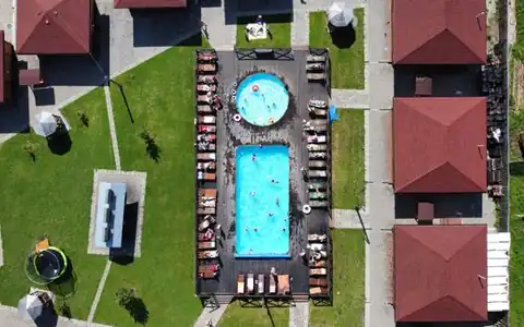 Schwimmbad: hovuz