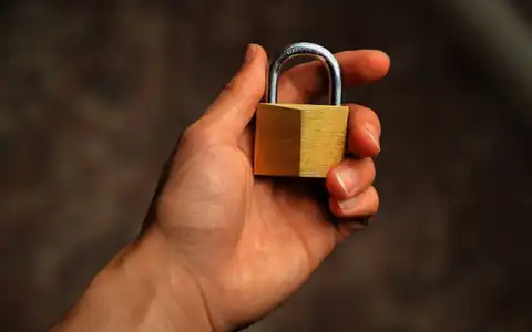 Sicherheit: təhlükəsizlik