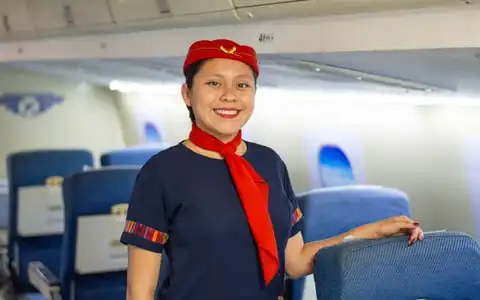 Stewardess: qadın bort bələdçisi