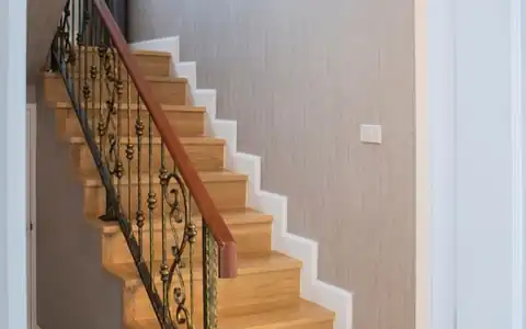 Treppe: pilləkən