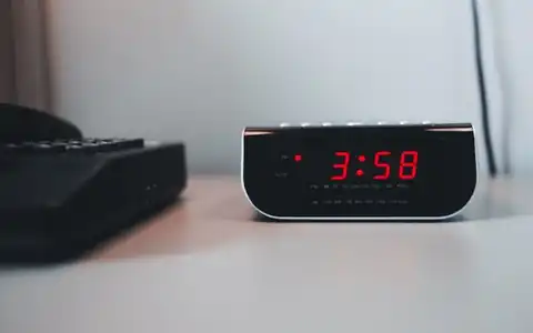 Uhr: saat