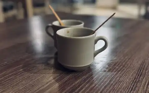 Untertasse: nəlbəki