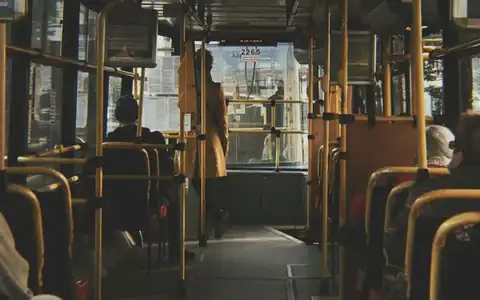 Verkehrsmittel: nəqliyyat vasitəsi